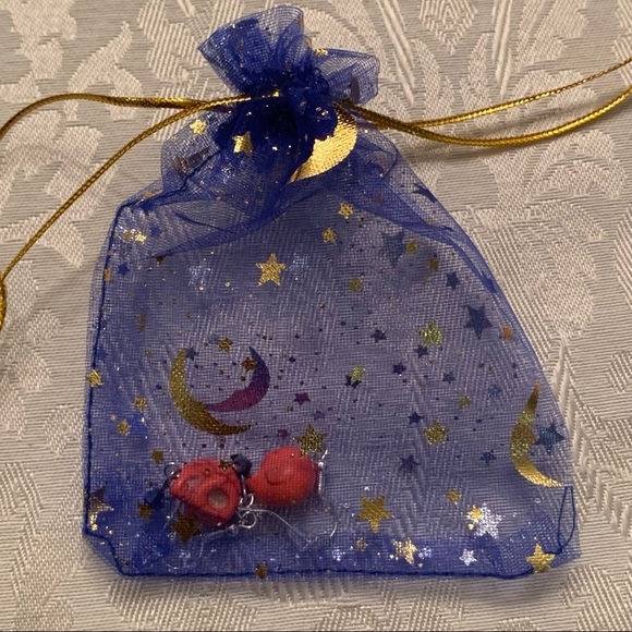 Skull earrings on Sterling Silver Hooks, decorative pouch included - Picture 8 of 9